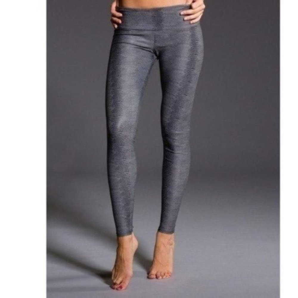 Onzie Gray Snakeskin Print Leggings Gray XS High Rise